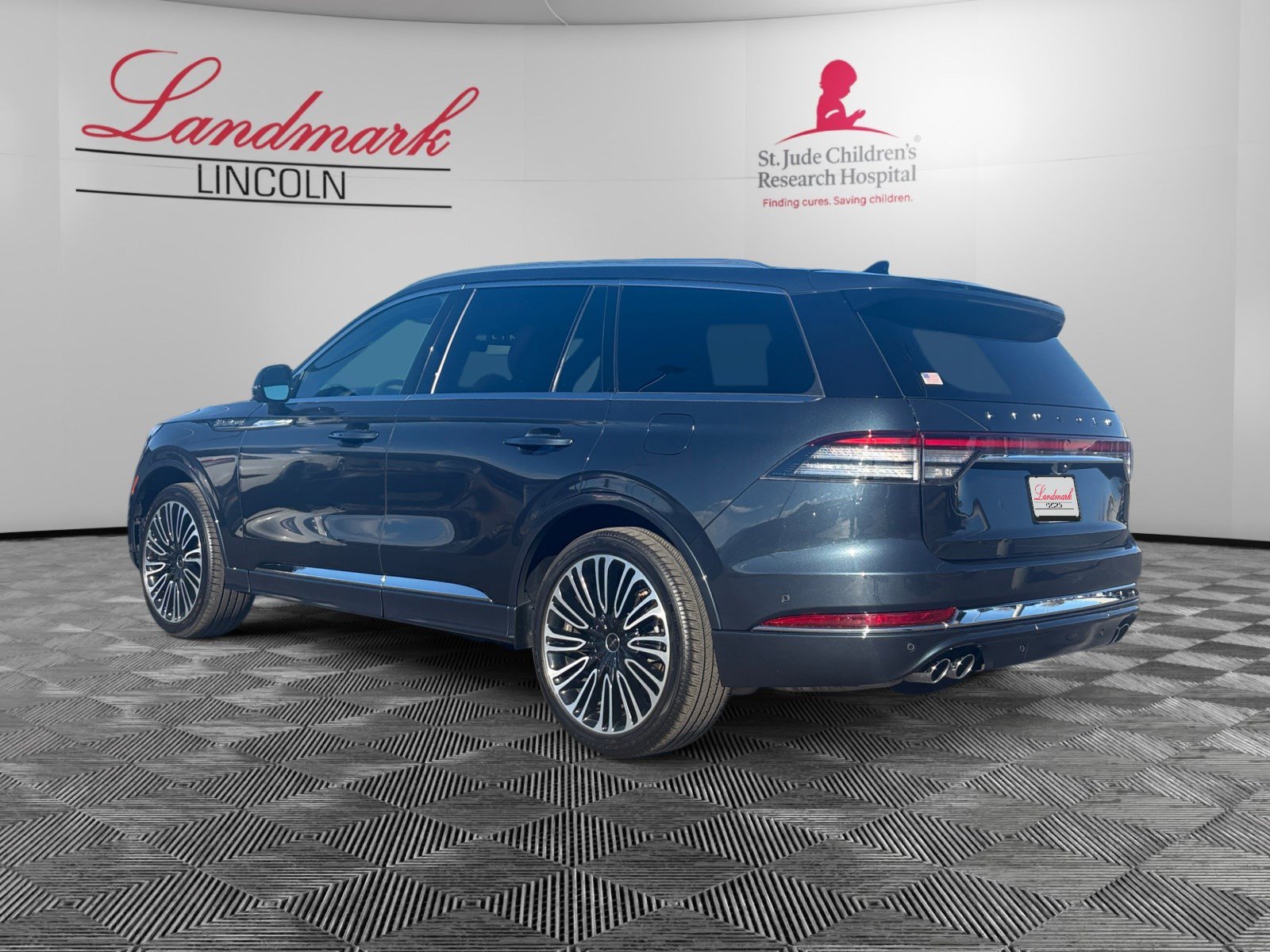 Certified 2024 Lincoln Aviator Black Label w/ Dynamic Handling Package image 3