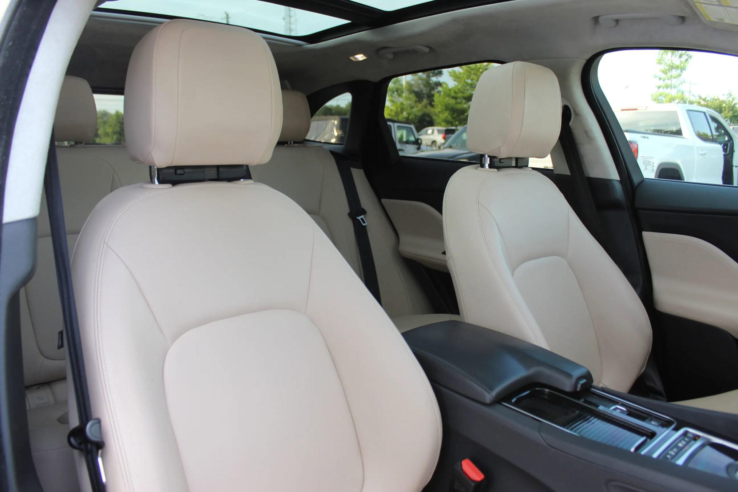 Used 2020 Jaguar F-PACE Premium AWD/4WD image 29
