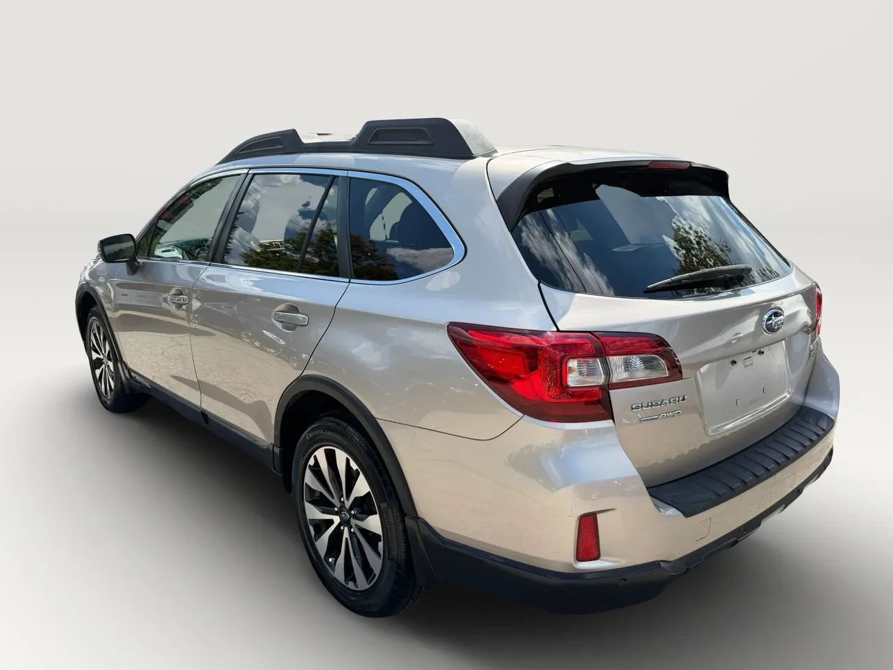 Used 2017 Subaru Outback 3.6R Limited AWD/4WD image 5