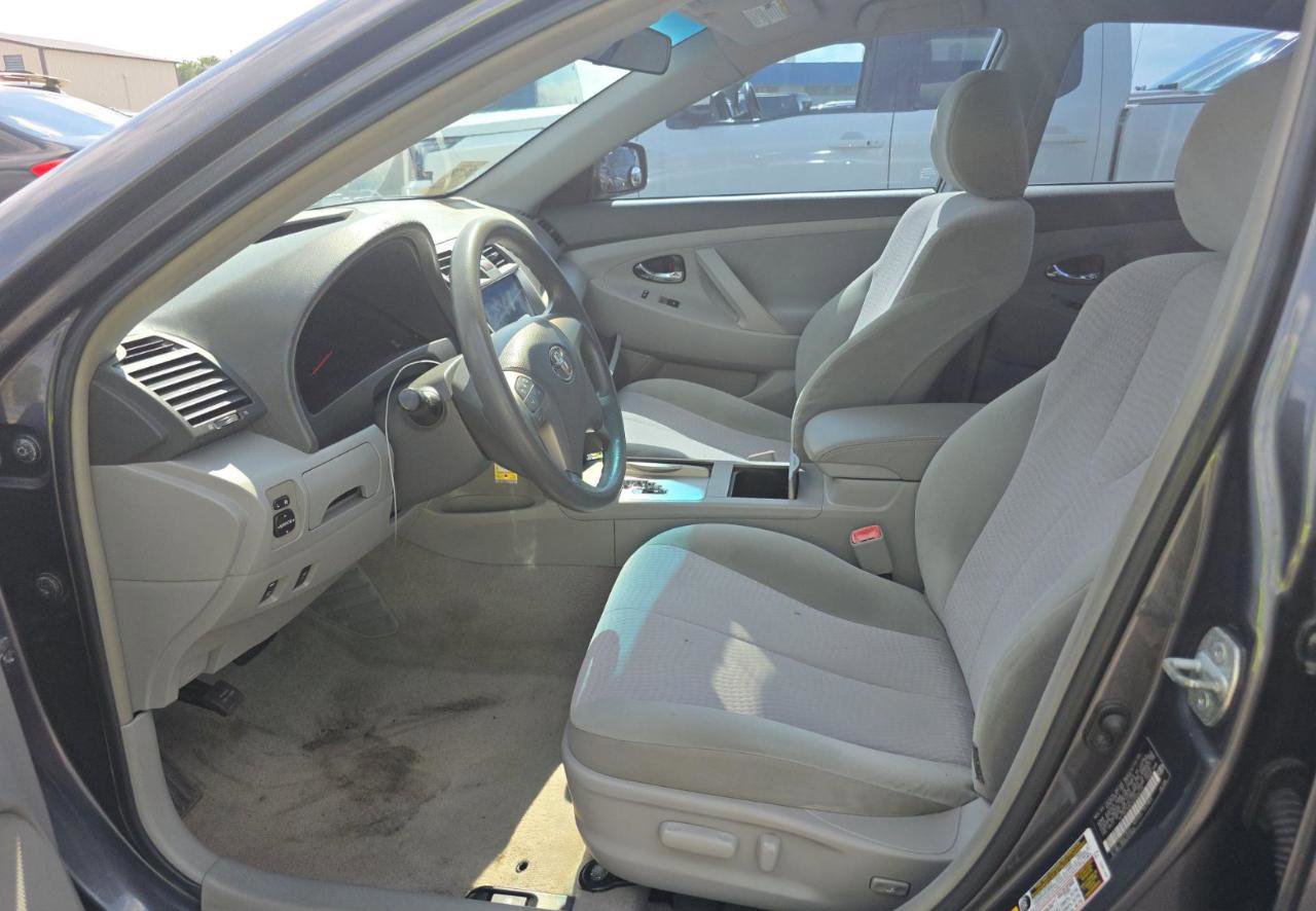 Used 2010 Toyota Camry LE FWD image 7