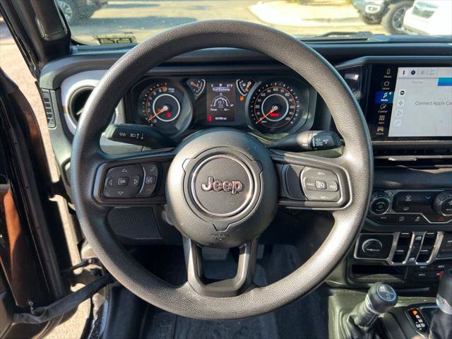 Certified 2024 Jeep Gladiator Sport AWD/4WD image 12