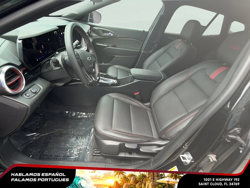 Used 2025 Chevrolet Trax RS w/ Sunroof Package FWD image 14