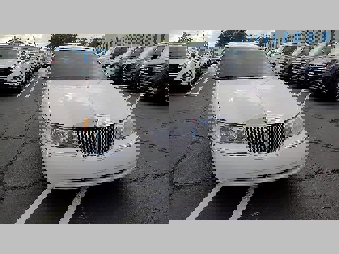 Used 2001 Lincoln Town Car Executive image 31