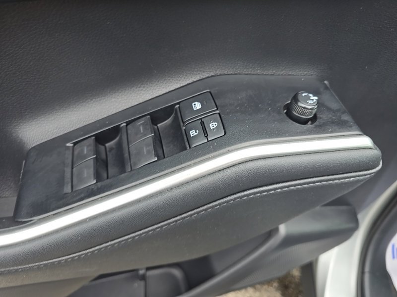 Used 2021 Toyota Highlander XLE AWD/4WD image 24