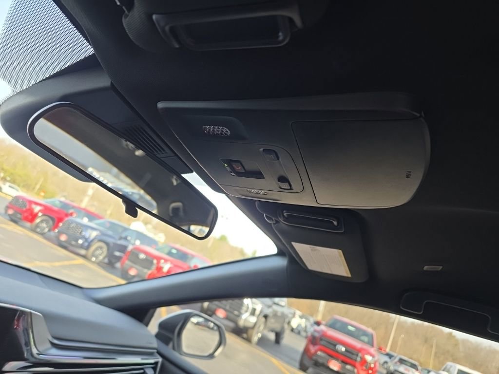 Used 2025 Toyota Camry SE image 28