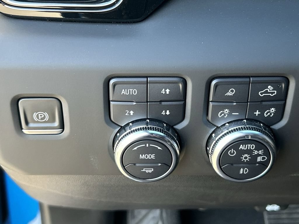 Used 2023 GMC Sierra 1500 AT4 w/ AT4 Preferred Package AWD/4WD image 18
