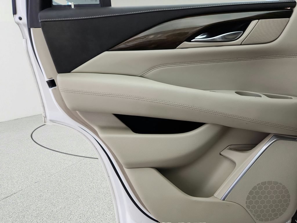 Used 2018 Cadillac Escalade Luxury AWD/4WD image 31