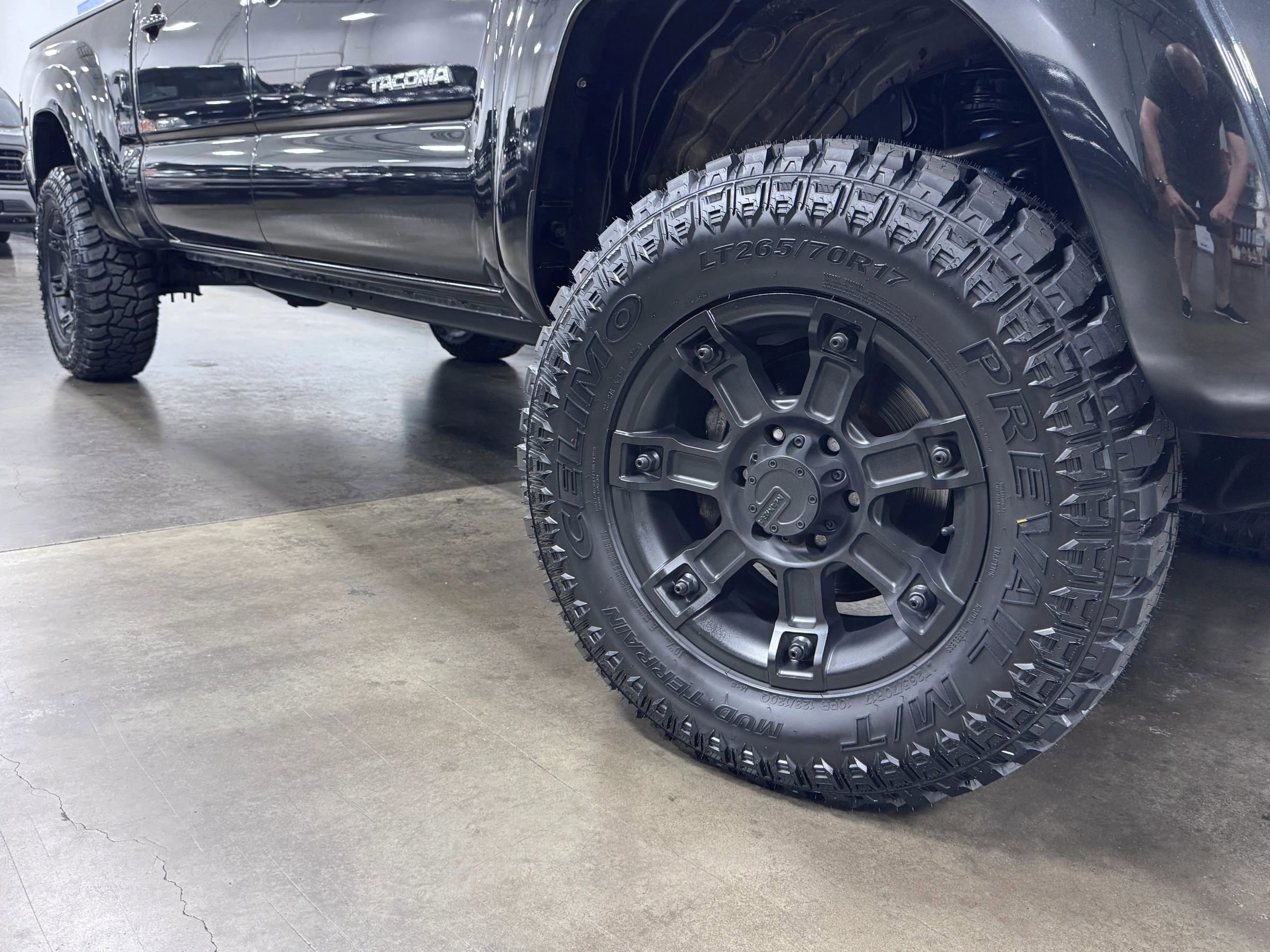 Used 2010 Toyota Tacoma 4x4 Double Cab V6 image 2