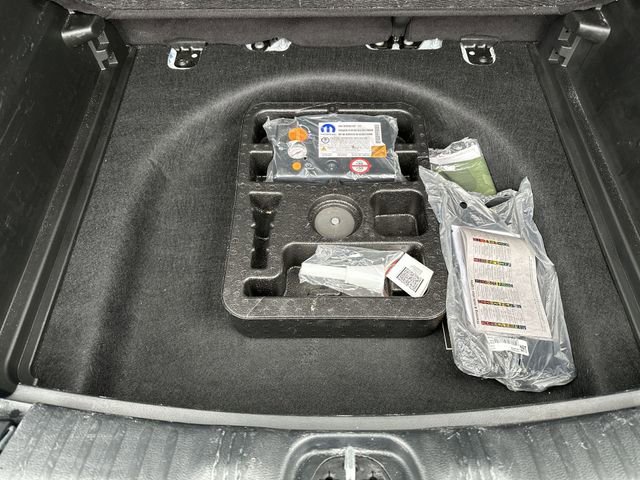 Used 2024 Jeep Compass Latitude image 28