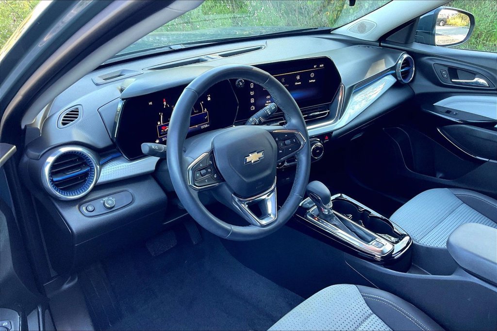 Used 2025 Chevrolet Trax LT w/ Driver Confidence Package FWD image 14