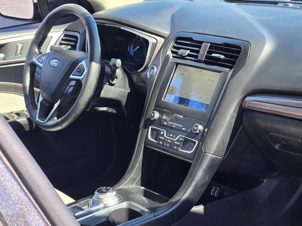 Used 2020 Ford Fusion SE w/ Equipment Group 151A image 6