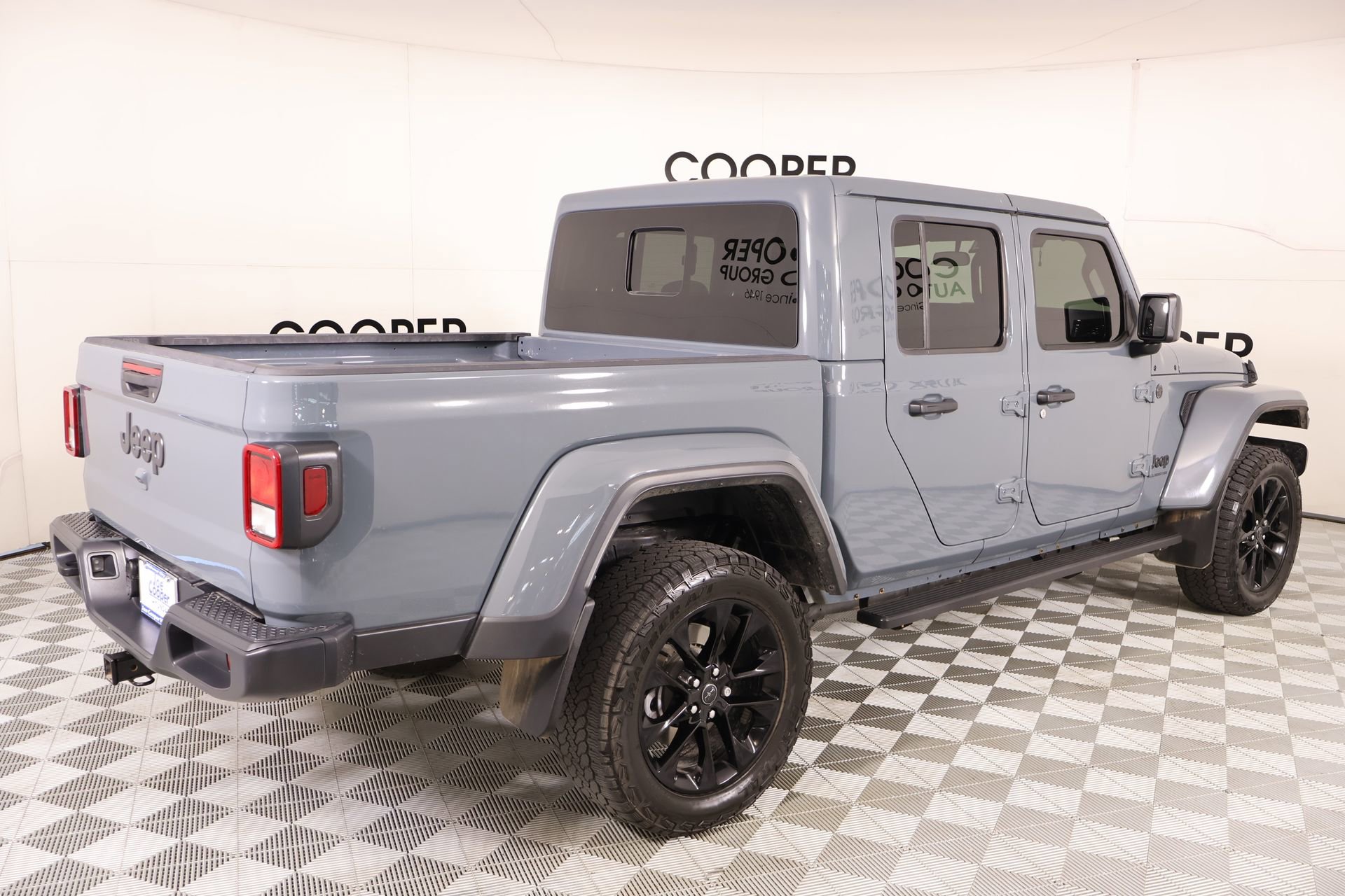 Used 2024 Jeep Gladiator Sport image 19