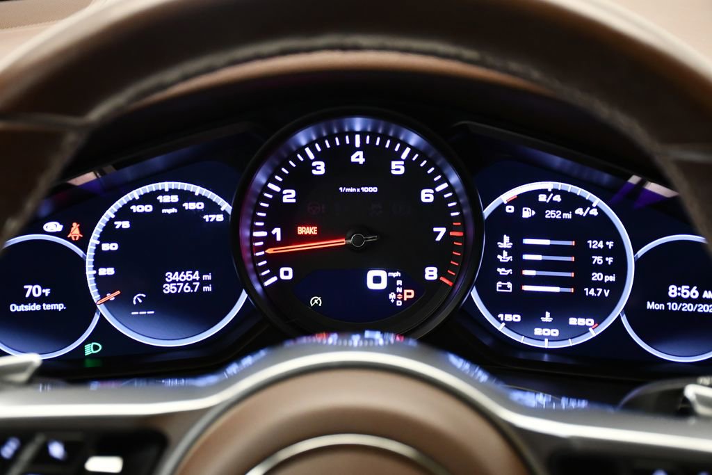 Used 2023 Porsche Cayenne Platinum Edition image 30