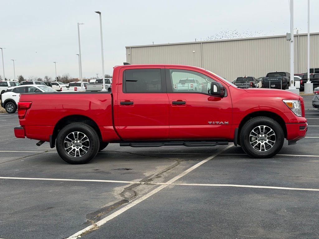 Used 2024 Nissan Titan SV w/ SV Convenience Package image 4