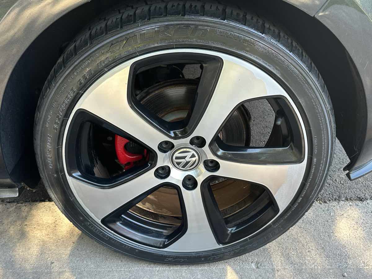Used 2015 Volkswagen GTI SE FWD image 55