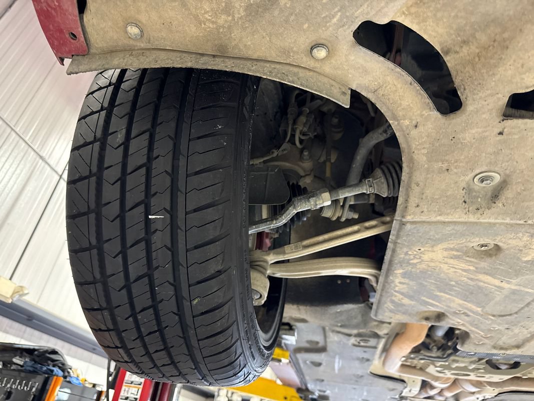 Used 2019 Kia Stinger GT1 AWD/4WD image 4