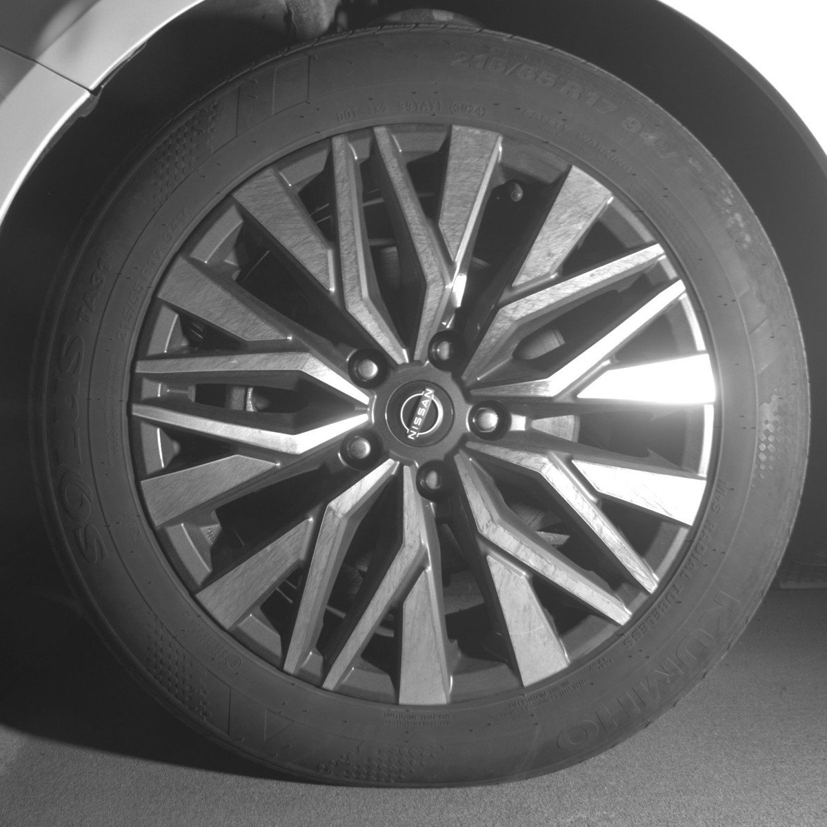 Used 2025 Nissan Altima 2.5 SV FWD image 12