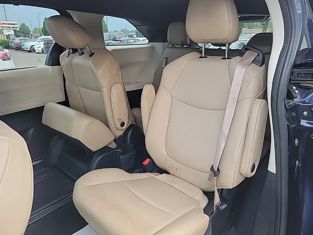 Used 2022 Toyota Sienna XLE FWD image 11