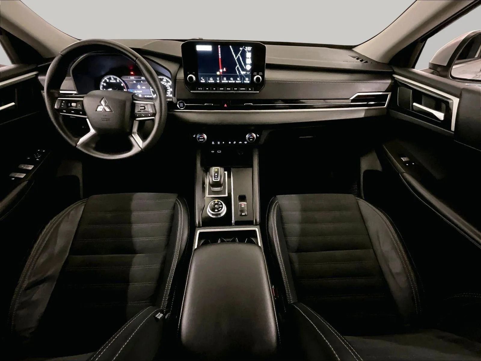 Used 2022 Mitsubishi Outlander SE image 14