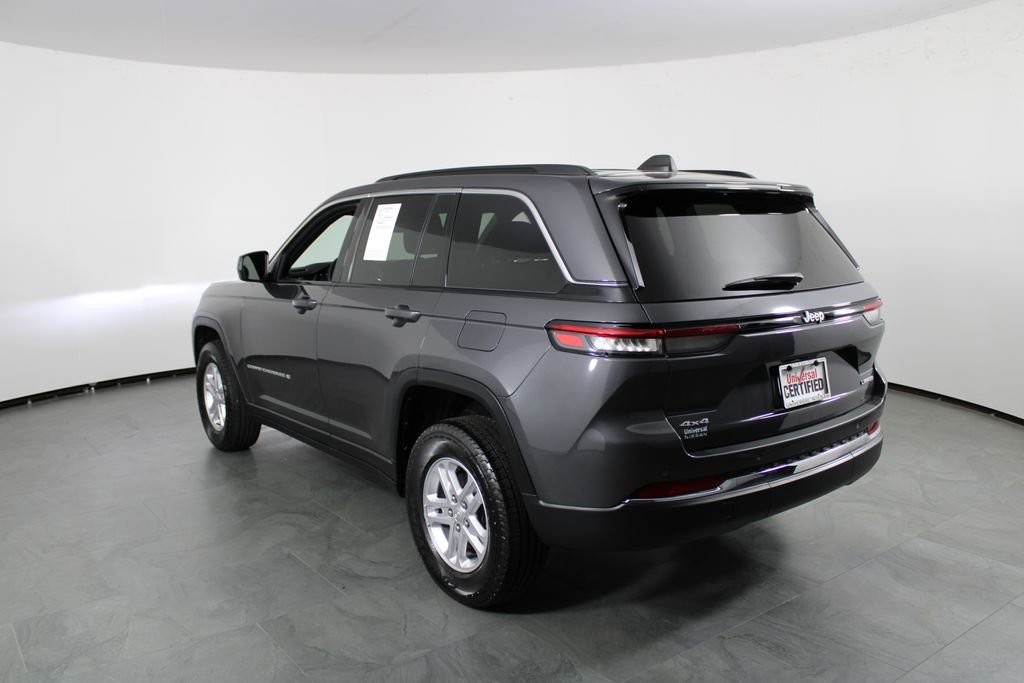 Used 2025 Jeep Grand Cherokee Laredo image 3