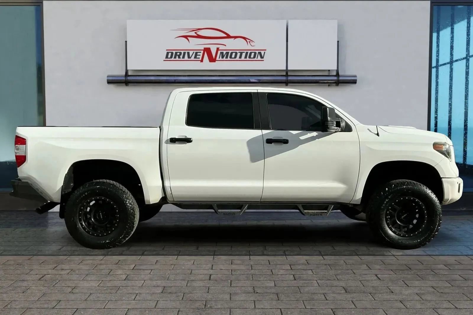 Used 2017 Toyota Tundra SR5 image 2