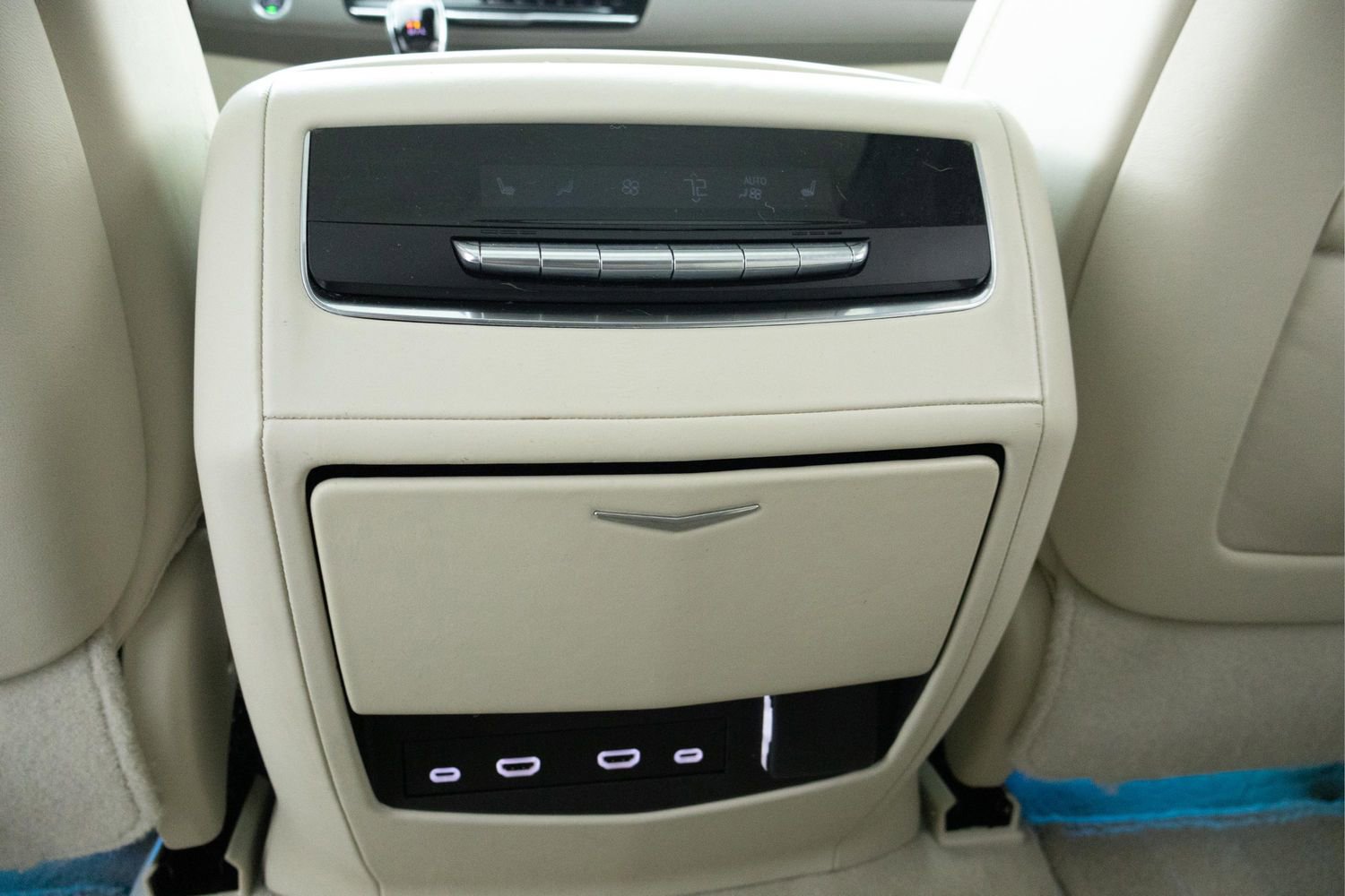 Used 2024 Cadillac Escalade ESV Sport Platinum w/ Heavy-Duty Trailer Package AWD/4WD image 31