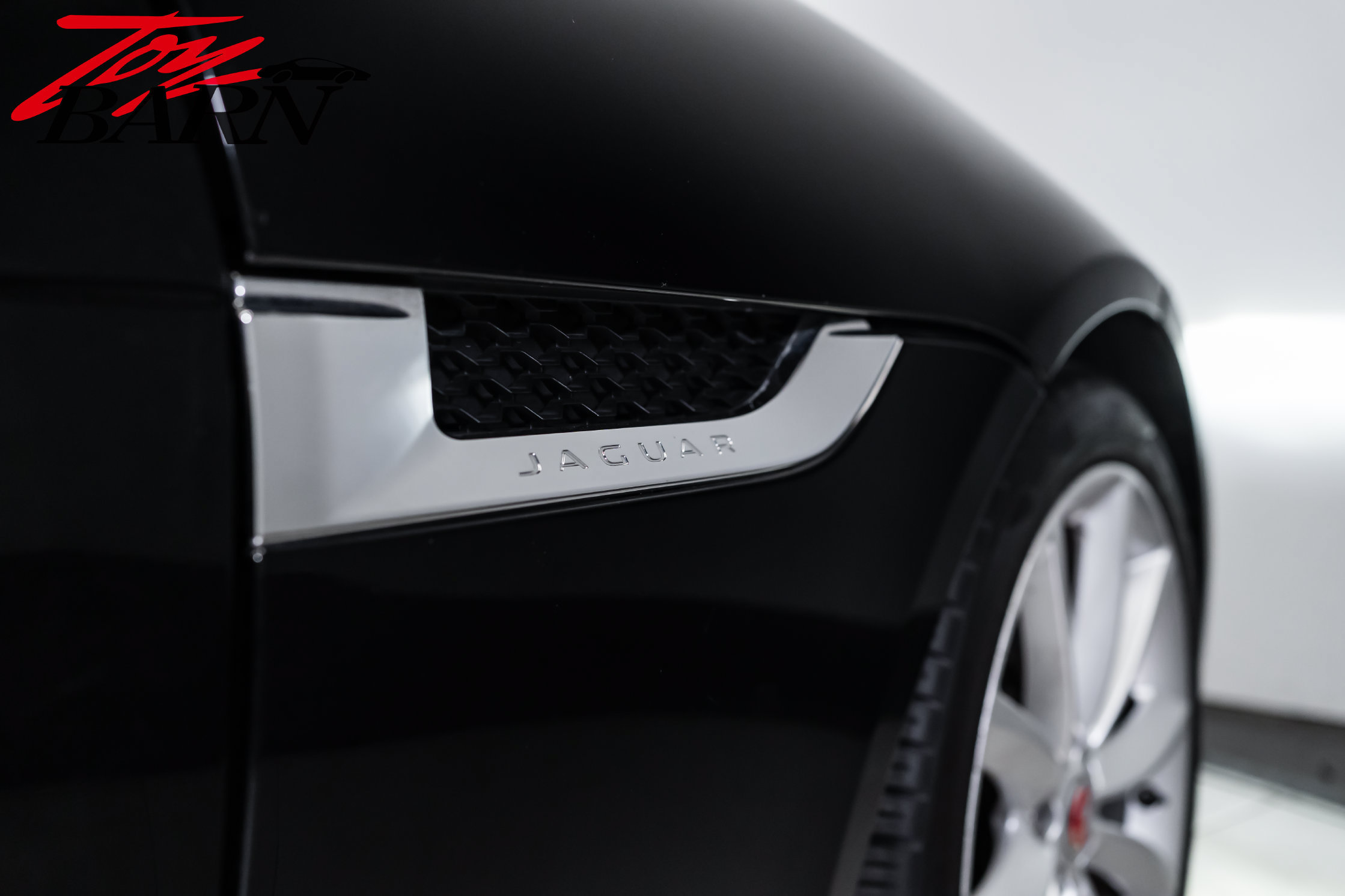Used 2019 Jaguar F-TYPE Coupe RWD image 12