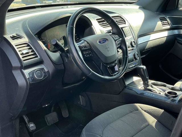 Used 2017 Ford Explorer XLT FWD image 12