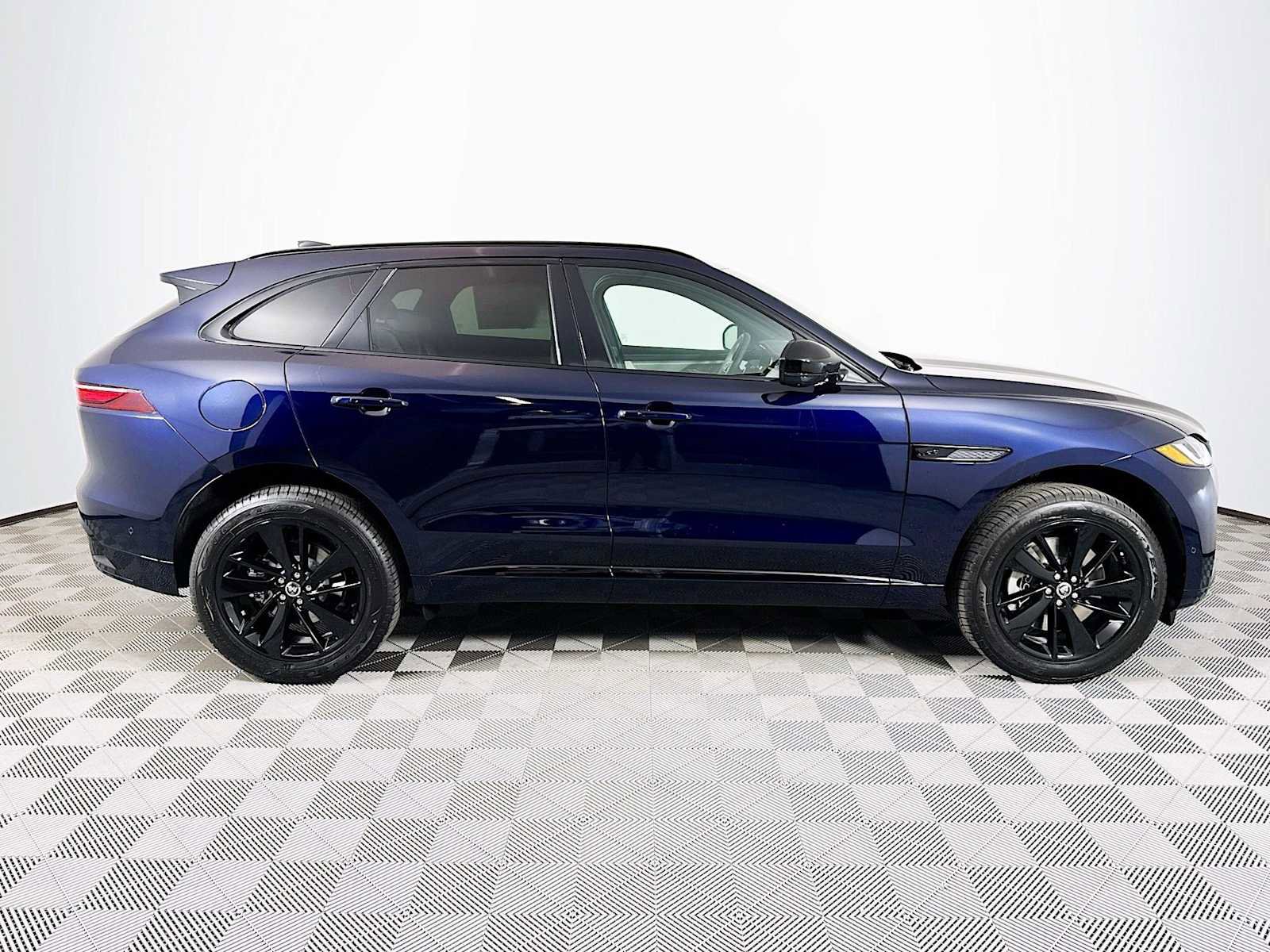 New 2026 Jaguar F-PACE R-Dynamic S image 4