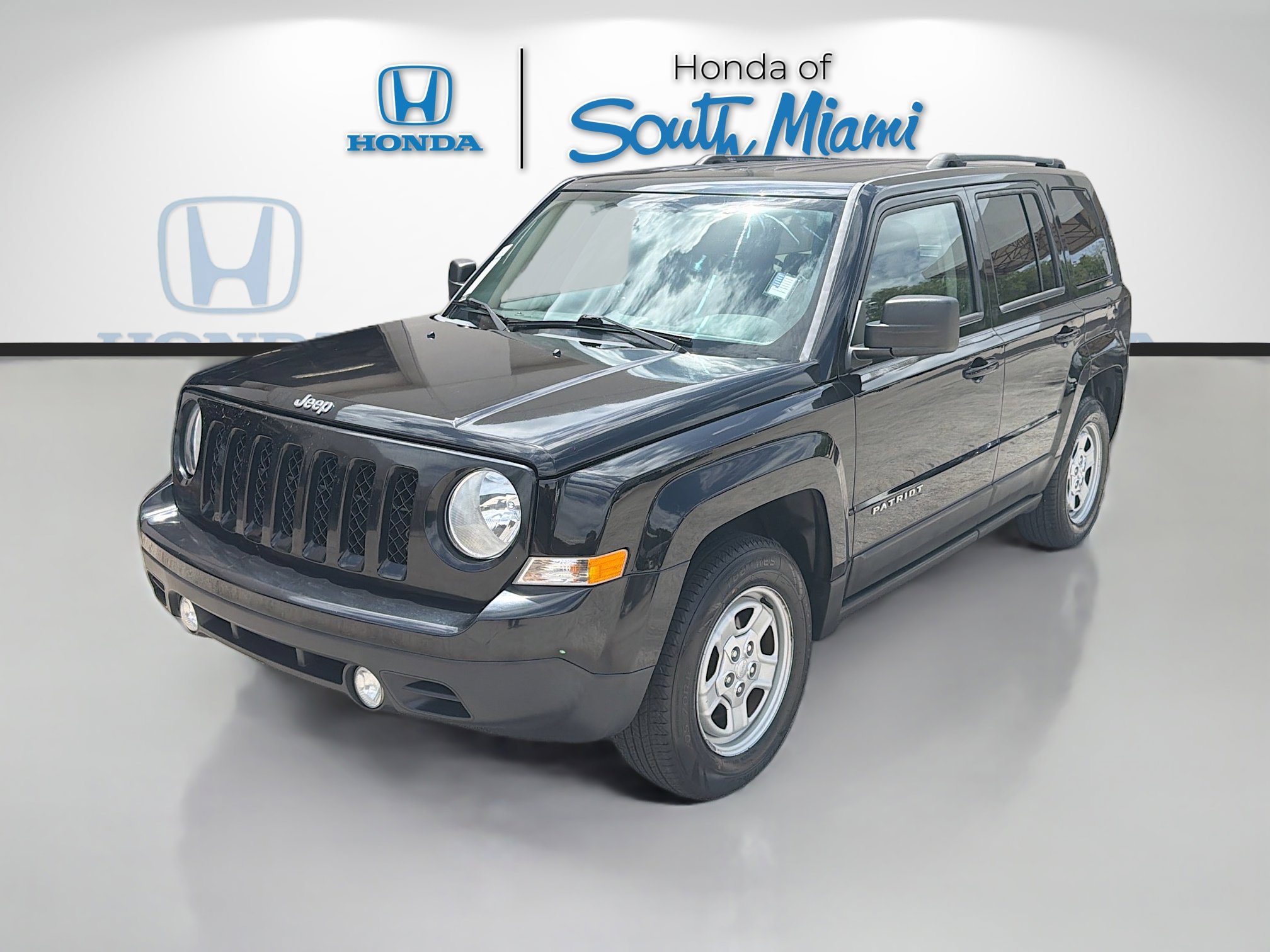 Used 2016 Jeep Patriot Sport w/ Power Value Group FWD image 3