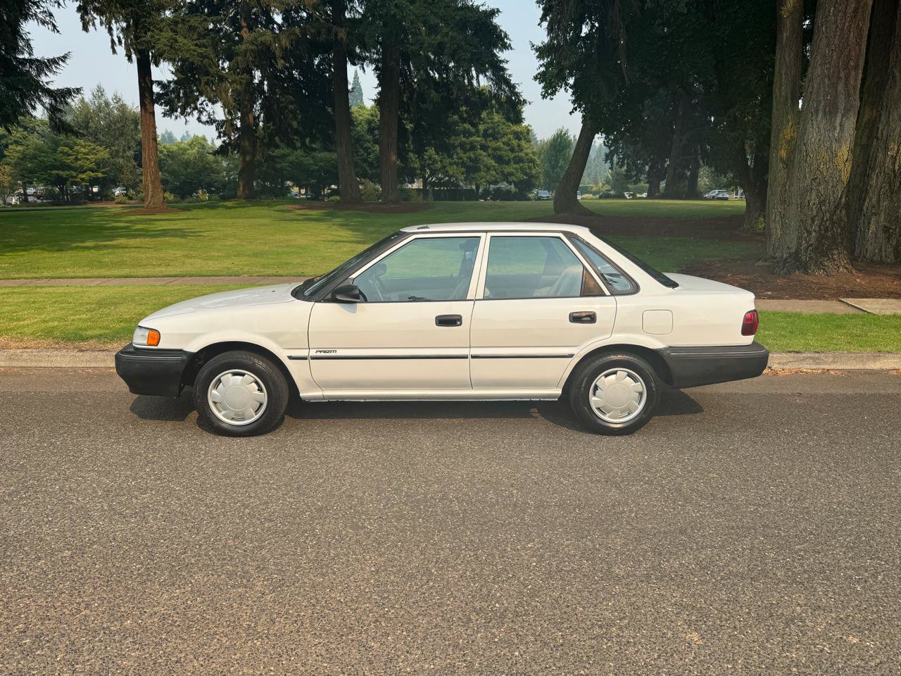 Used 1991 Geo Prizm LSi FWD image 2