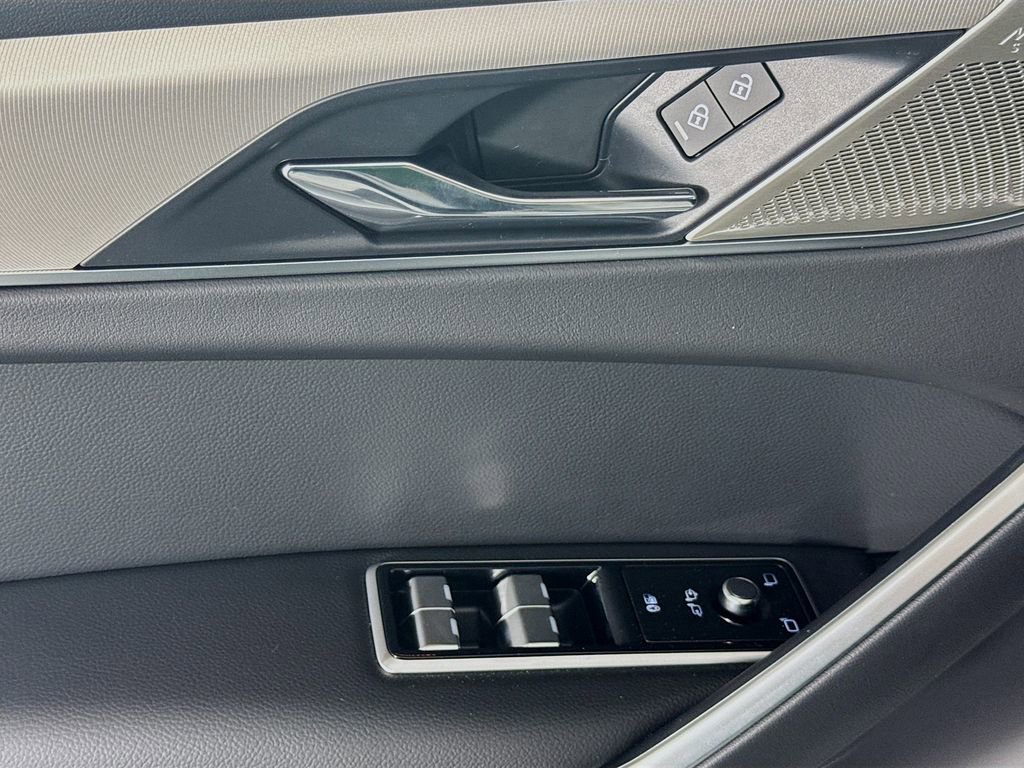 New 2026 Jaguar F-PACE R-Dynamic S image 16