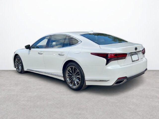 Used 2023 Lexus LS 500 w/ Accessory Package (Z2) RWD image 3