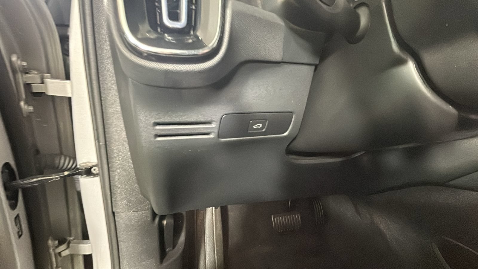 Used 2023 Volvo C40 P8 Recharge Ultimate AWD/4WD image 21