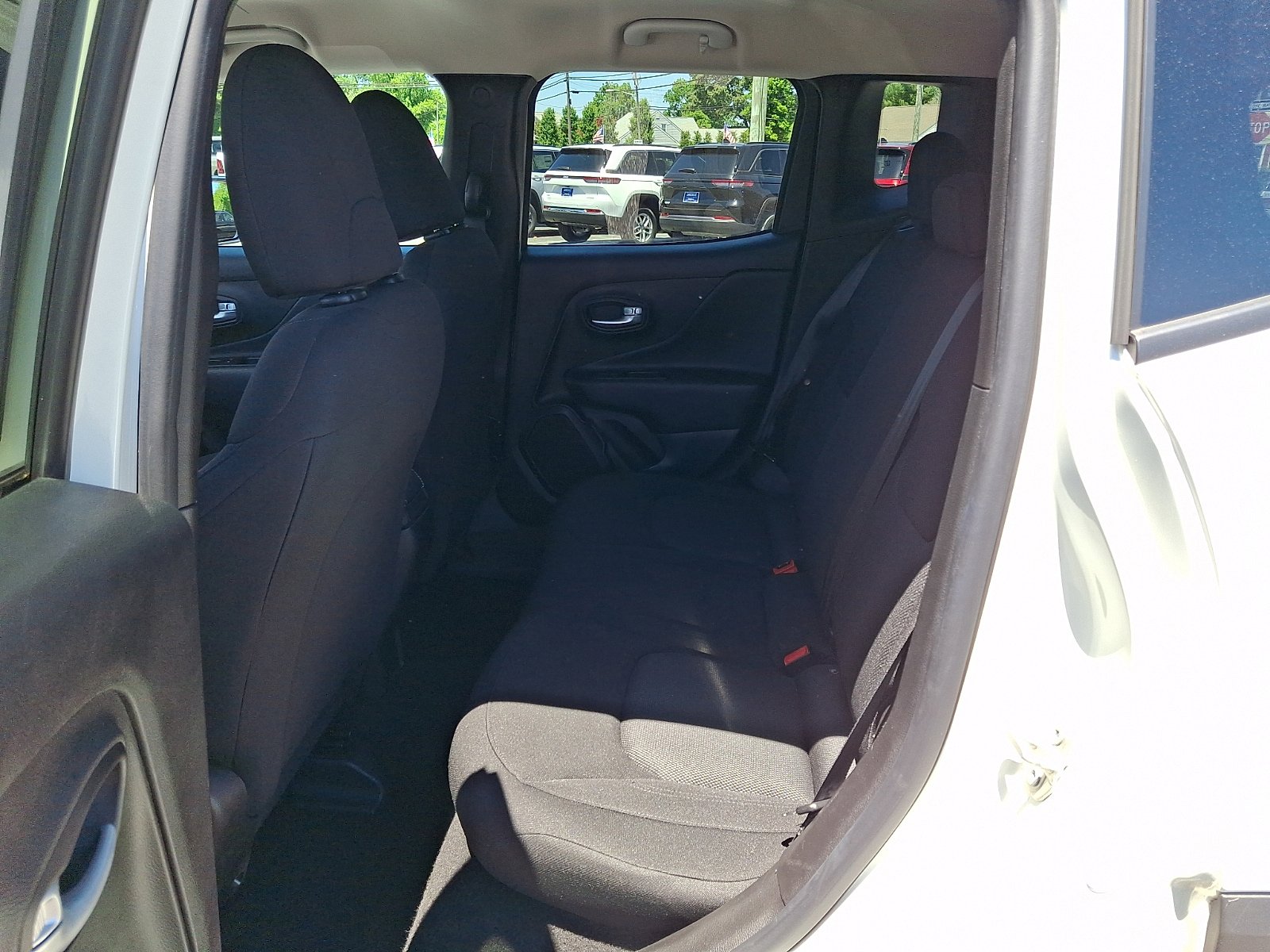 Used 2023 Jeep Renegade Latitude AWD/4WD image 10