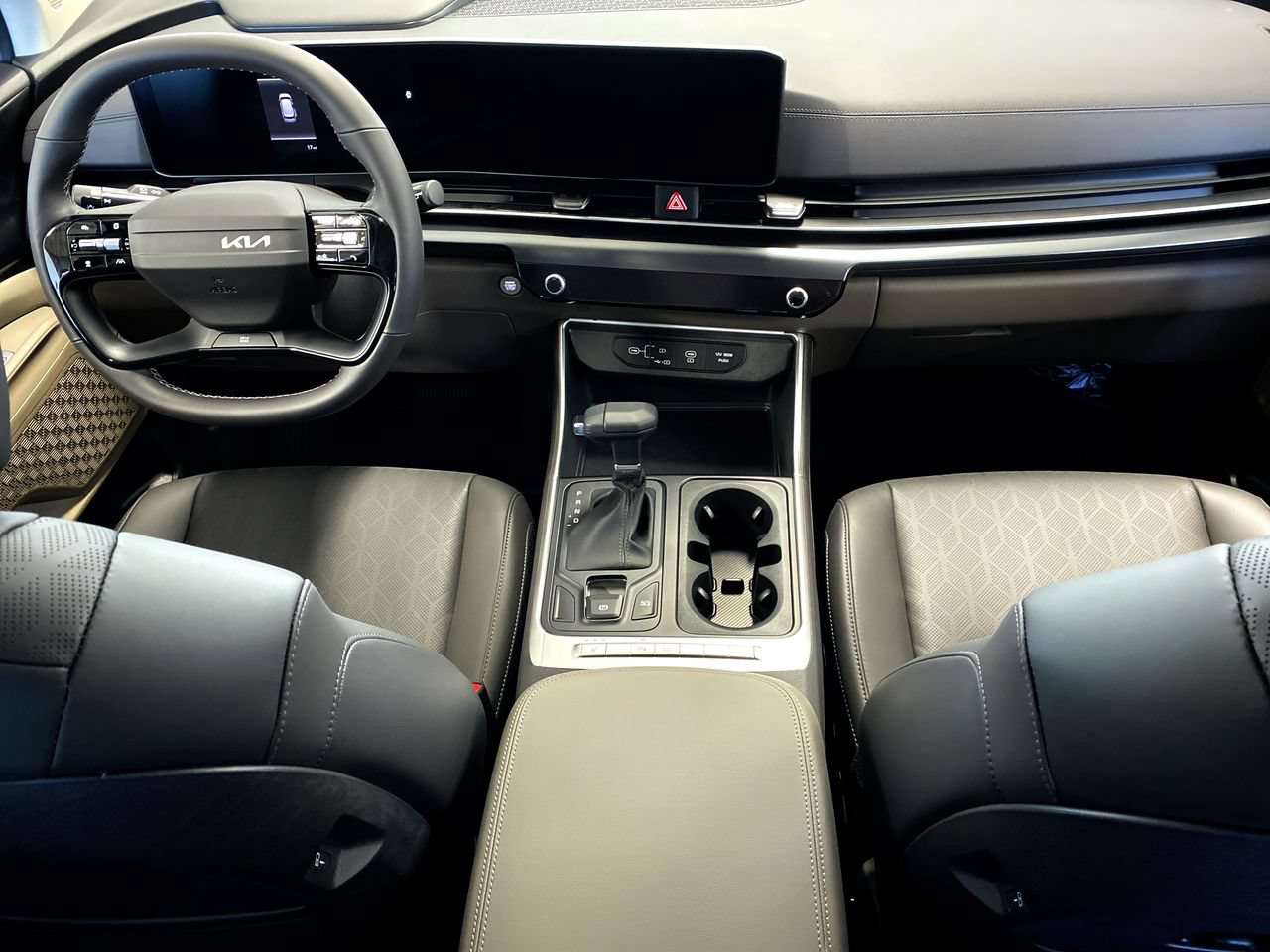 New 2027 Kia Carnival FWD image 32
