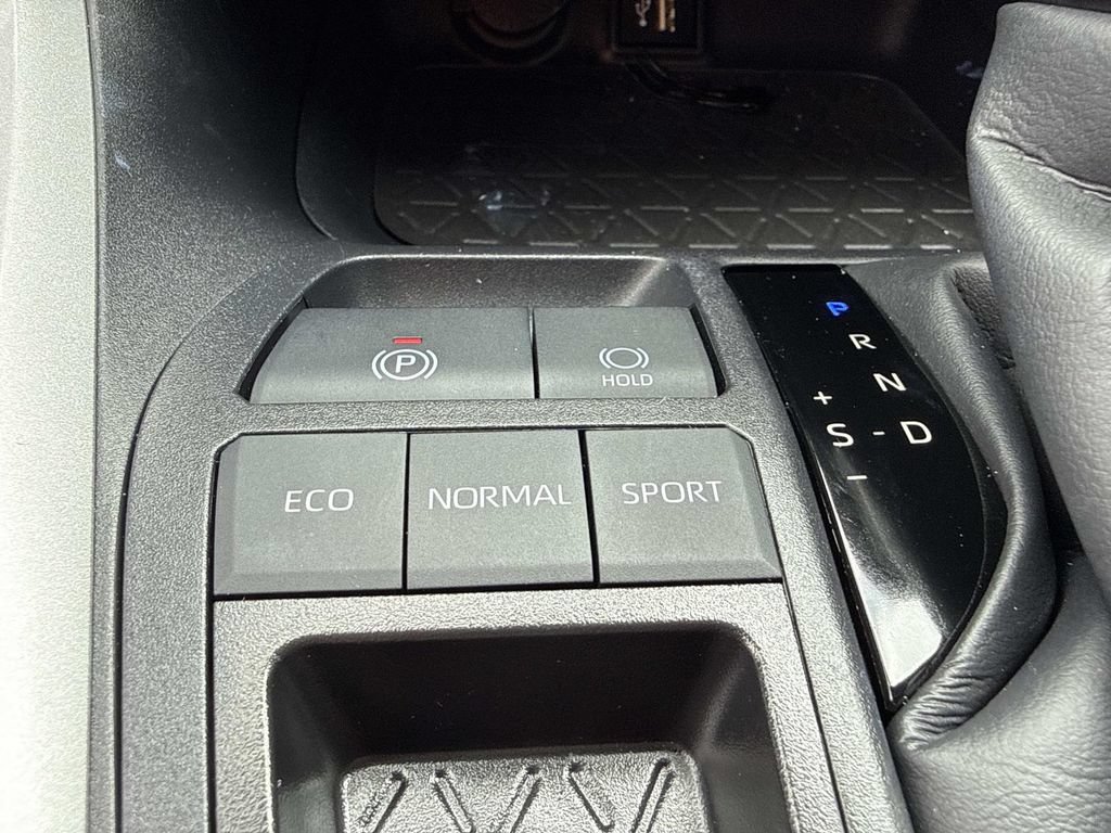 Used 2025 Toyota RAV4 XLE Premium FWD image 32