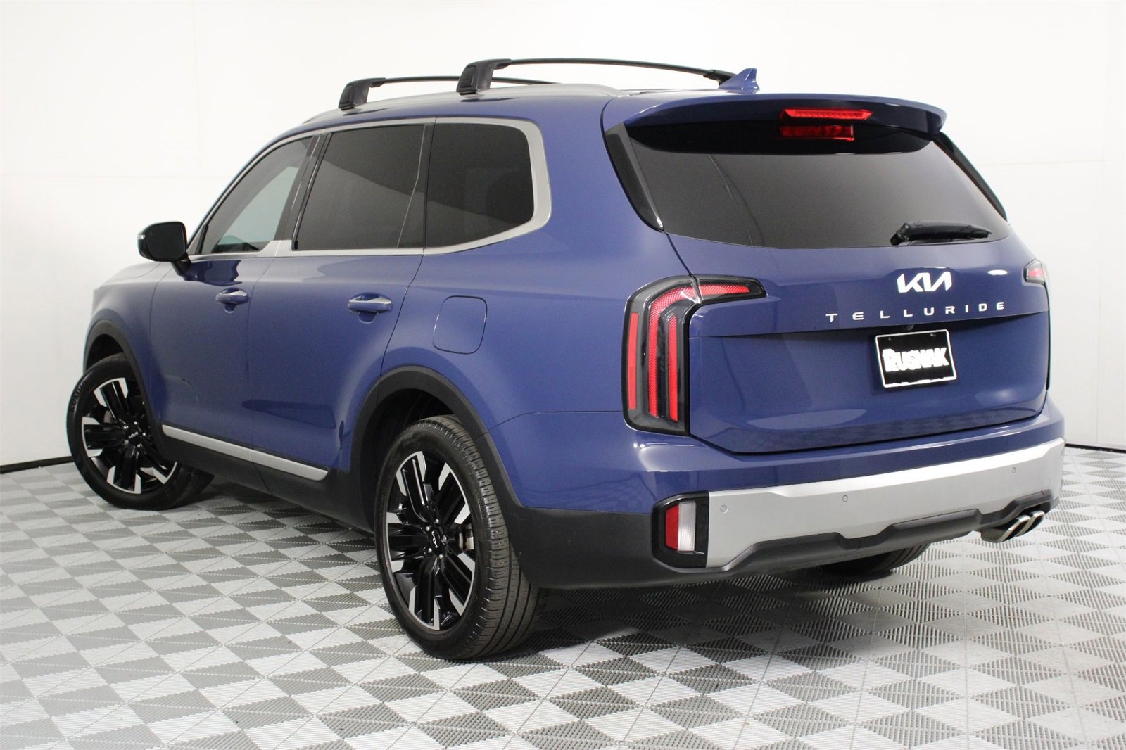Used 2023 Kia Telluride SX image 2