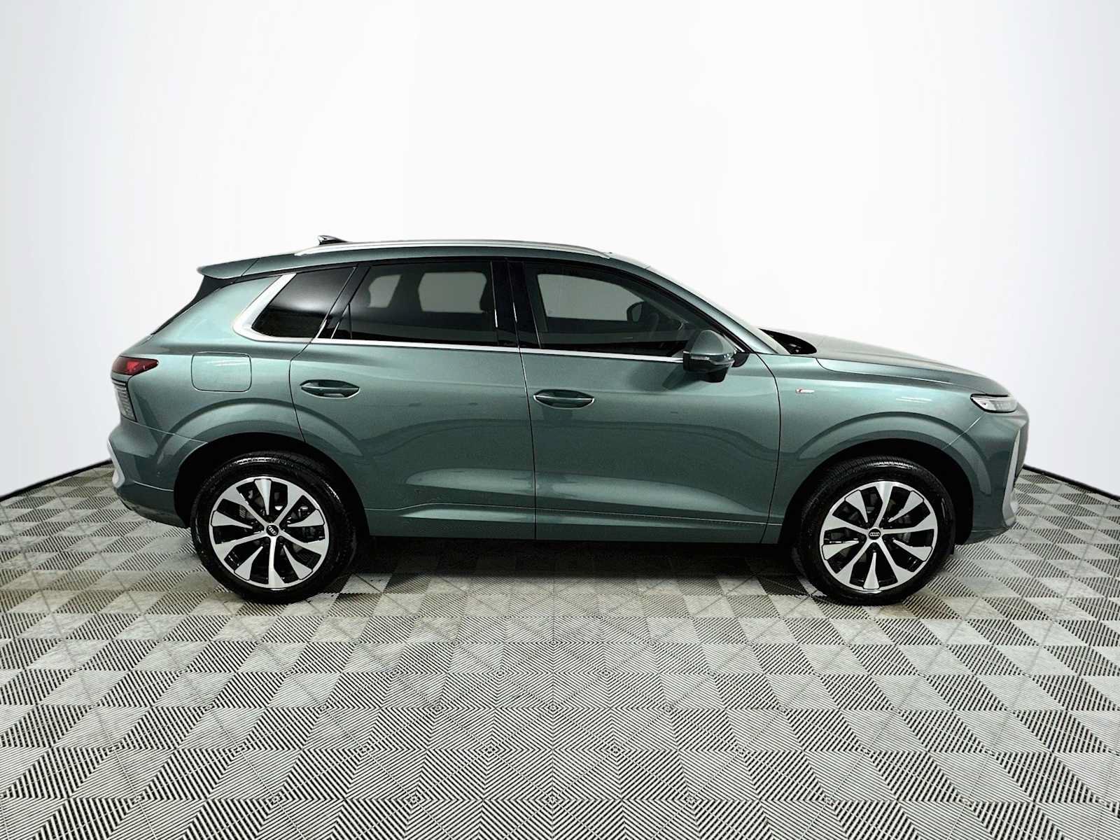 New 2026 Audi Q3 quattro 2.0T AWD/4WD image 8