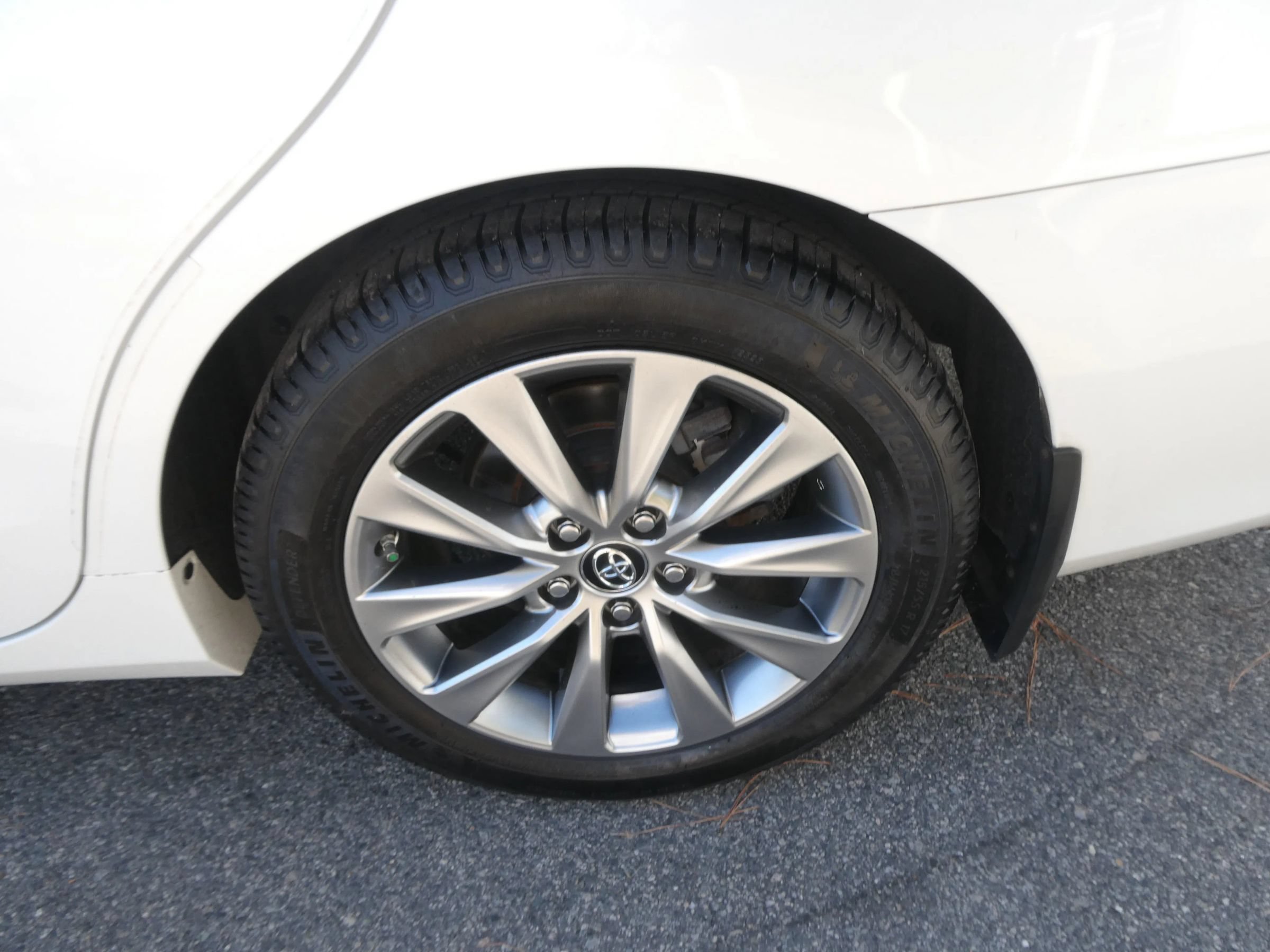 Used 2016 Toyota Camry XLE FWD image 32