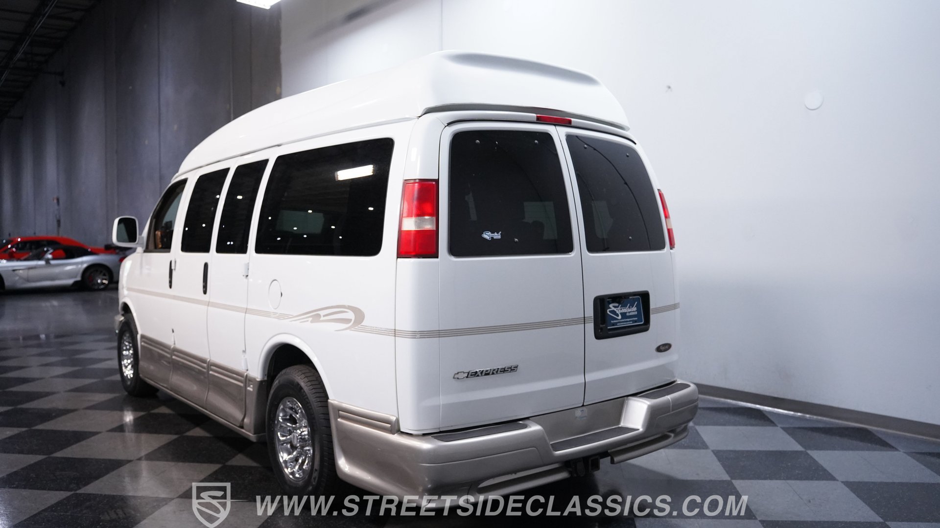 Used 2007 Chevrolet Express 1500 w/ Preferred Equipment Group RWD image 9