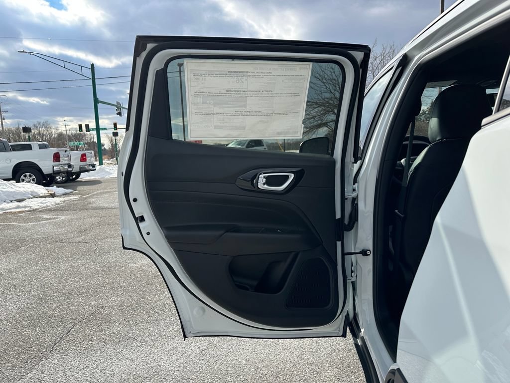 New 2026 Jeep Compass Latitude AWD/4WD image 9
