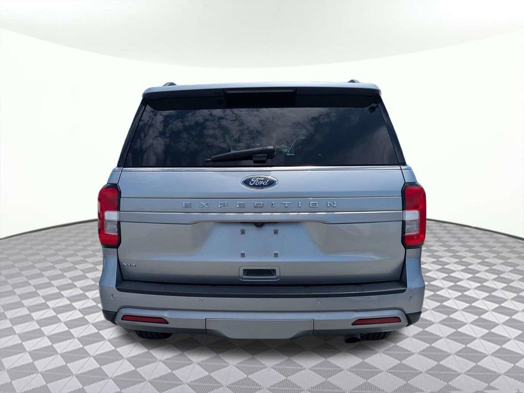 Used 2024 Ford Expedition XLT RWD image 4