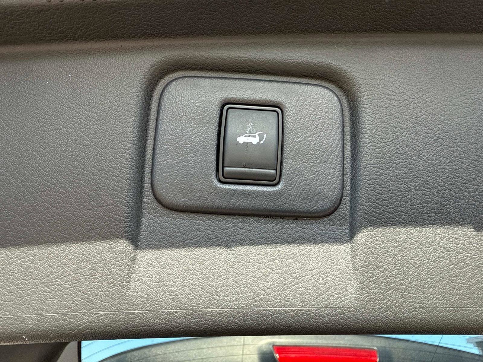 Used 2018 Nissan Murano Platinum w/ Cargo Package image 12