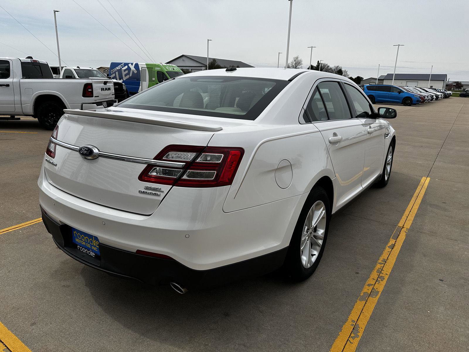 Used 2014 Ford Taurus SEL w/ Equipment Group 201A image 11