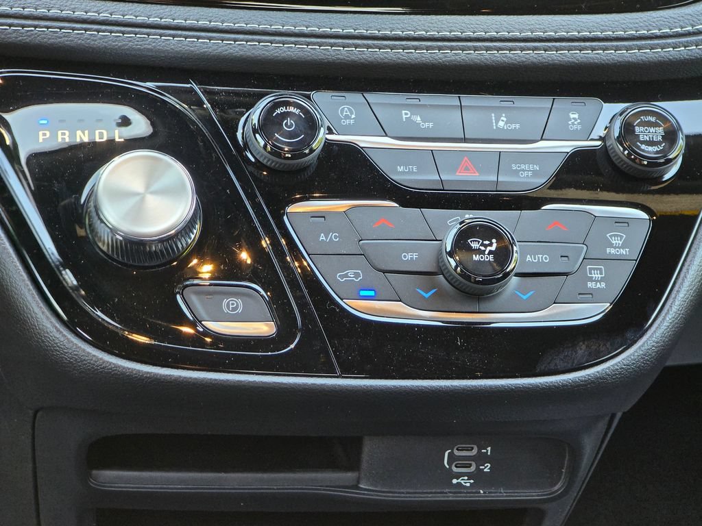 New 2027 Chrysler Pacifica Select FWD image 26