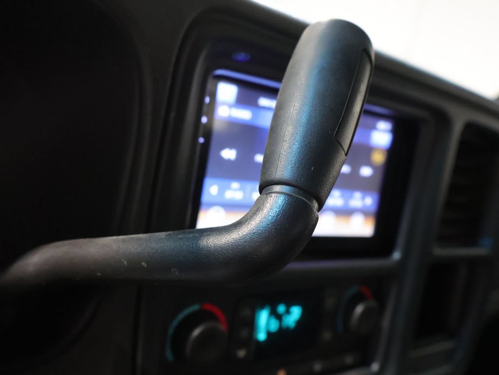 Used 2004 Chevrolet Avalanche 4x4 w/ Preferred Equipment Group image 33