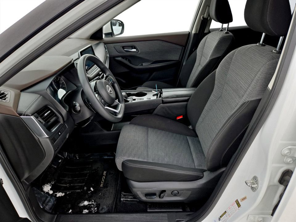 Used 2023 Nissan Rogue SV image 29