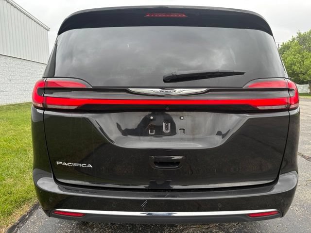 Used 2023 Chrysler Pacifica Touring-L FWD image 15