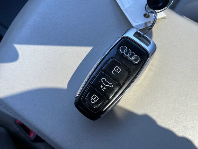 Used 2019 Audi e-tron Prestige w/ Prestige Package AWD/4WD image 33